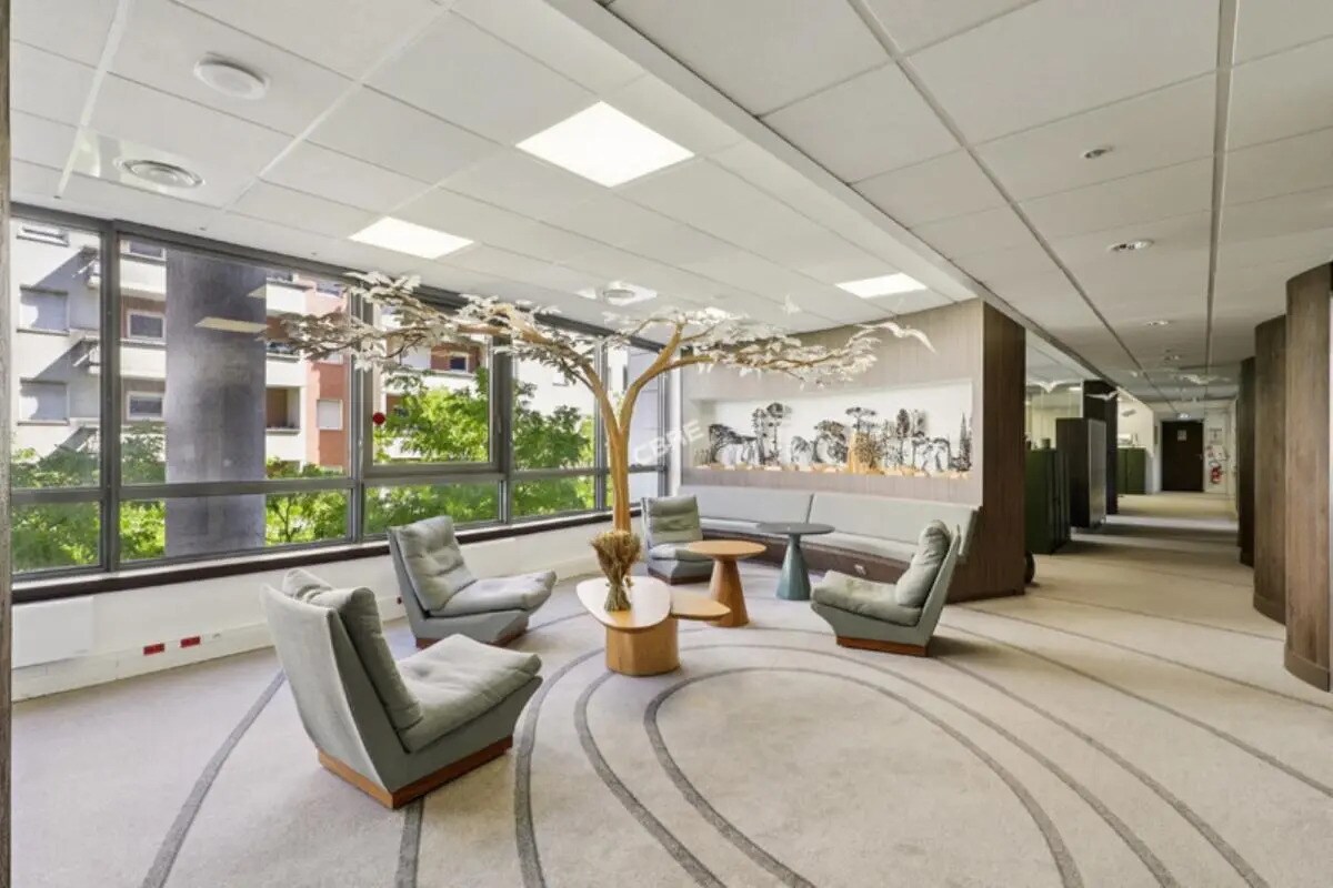Office in Rueil-Malmaison for sale Interior Photo- Image 1 of 15