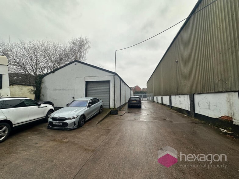 1 Barnfield Rd, Tipton à vendre - Photo du bâtiment - Image 3 de 10