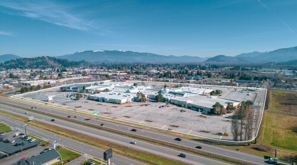 201 Cascade Mall Dr, Burlington, WA à louer - Photo du bâtiment - Image 2 de 2
