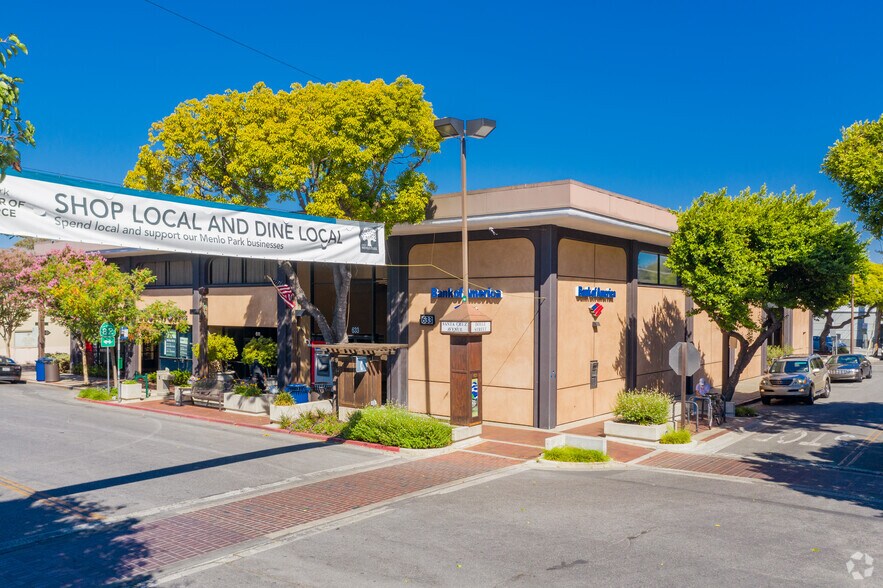 611-623 Santa Cruz Ave, Menlo Park, CA à louer - Photo du bâtiment - Image 3 de 7