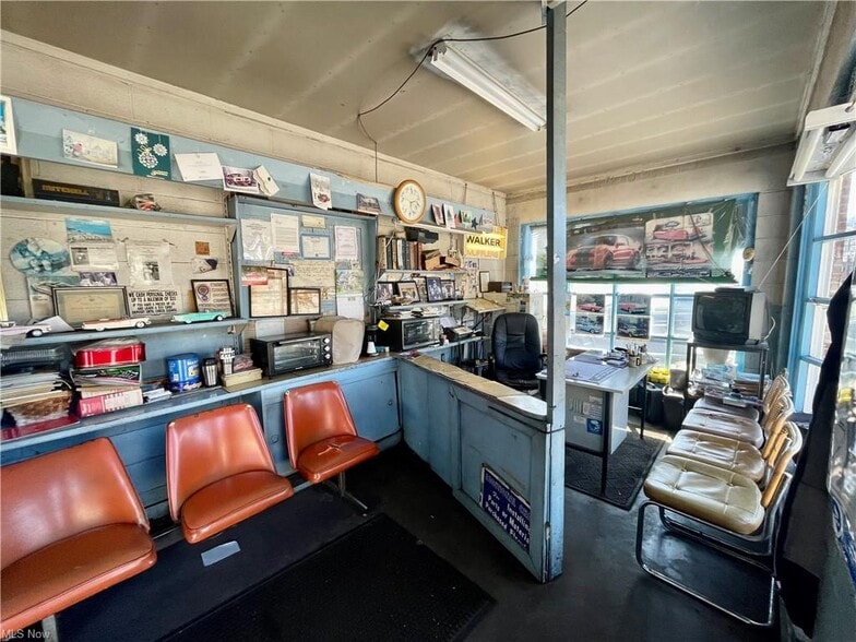 300 Pennsylvania Ave, Weirton, WV à vendre - Photo intérieure - Image 2 de 6