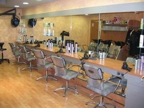 Commerce de détail dans Montcada i Reixac, Barcelona à louer Photo intérieure- Image 2 de 6