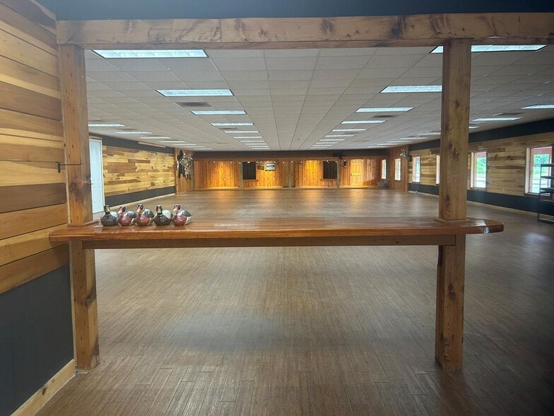 56 N Bullock Rd, Mansfield, PA for sale - Interior Photo - Image 3 of 22