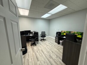 911 S 8th St, Fernandina Beach, FL for lease Interior Photo- Image 2 of 7