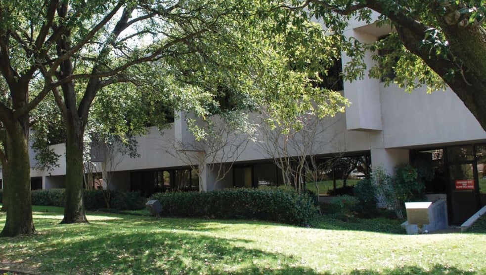 1304 W Walnut Hill Ln, Irving, TX à louer - Photo du bâtiment - Image 2 de 17
