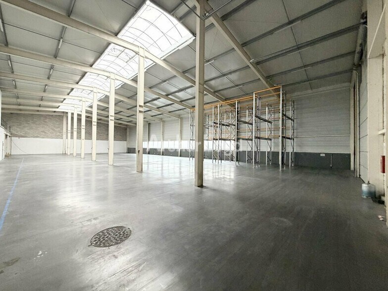 Industrial in Reims for lease - Interior Photo - Image 2 of 6