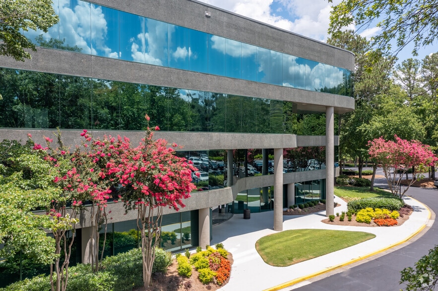 5555 Triangle Pky, Peachtree Corners, GA for lease - Building Photo - Image 2 of 6