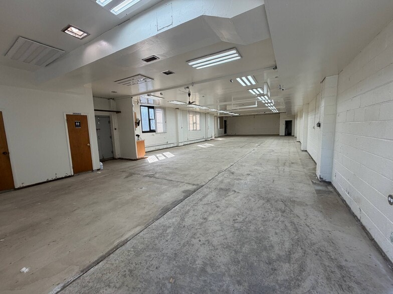 7327 Edmund St, Philadelphia, PA for sale - Interior Photo - Image 3 of 7