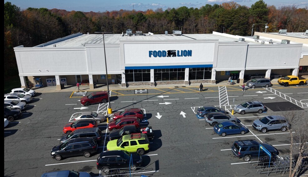 539A-539F E Plaza Dr, Mooresville, NC à louer - Photo du bâtiment - Image 3 de 5