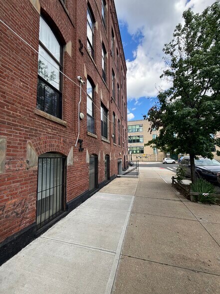 124 Stuyvesant Ave, Brooklyn, NY à louer - Photo du bâtiment - Image 2 de 5