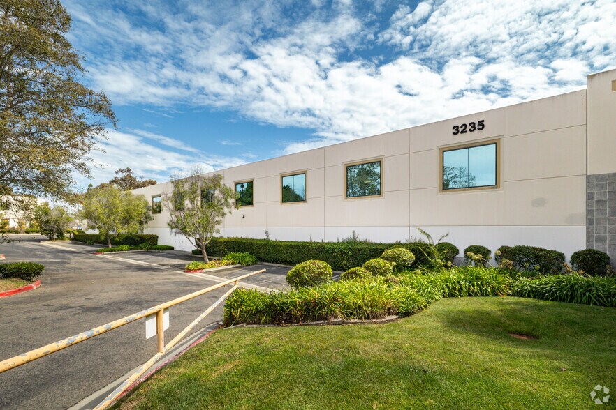 3235 Executive Ridge, Vista, CA à vendre - Photo du bâtiment - Image 1 de 5