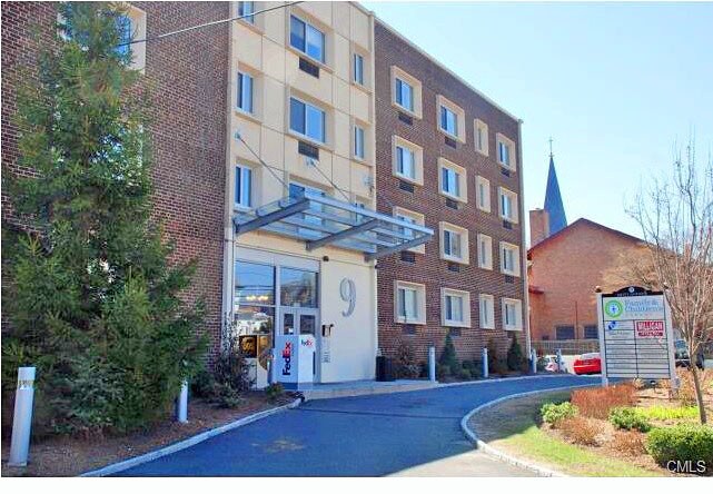 9 Mott Ave, Norwalk, CT à vendre - Photo du bâtiment - Image 2 de 12