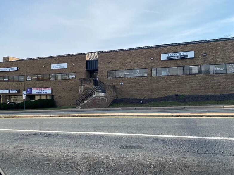12450 Parklawn Dr, Rockville, MD à louer - Photo du bâtiment - Image 3 de 7