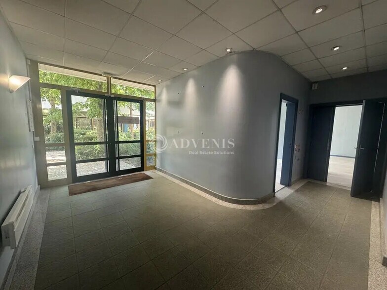 Flex dans Villepinte à louer - Hall d’entrée - Image 3 de 5