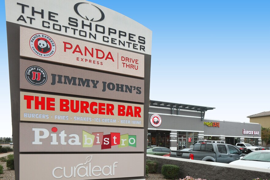 Shoppes at Cotton Center portefeuille de 3 propriétés à vendre sur LoopNet.ca - Photo du bâtiment - Image 2 de 11