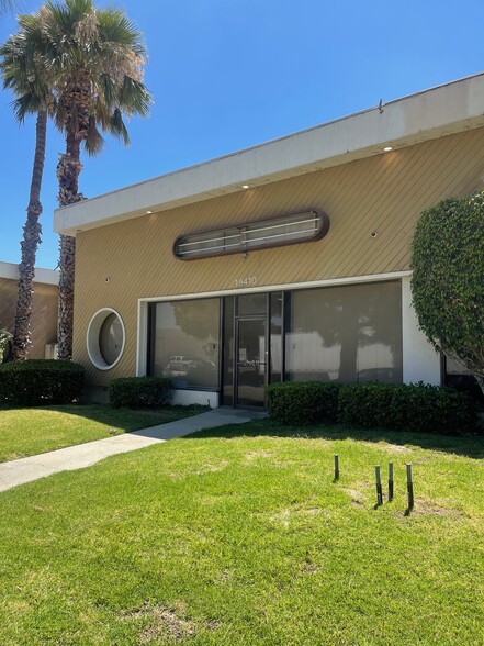 19410-19420 Business Center Dr, Northridge, CA for lease - Building Photo - Image 1 of 36