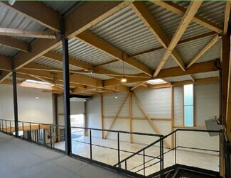 Plus de détails pour Local d'activités à louer