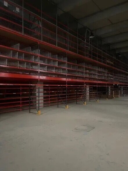 Industrial in Marseille for lease - Building Photo - Image 3 of 9