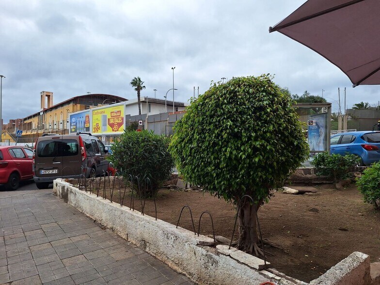 Retail in Las Palmas de Gran Canaria, Las Palmas for lease - Building Photo - Image 2 of 23