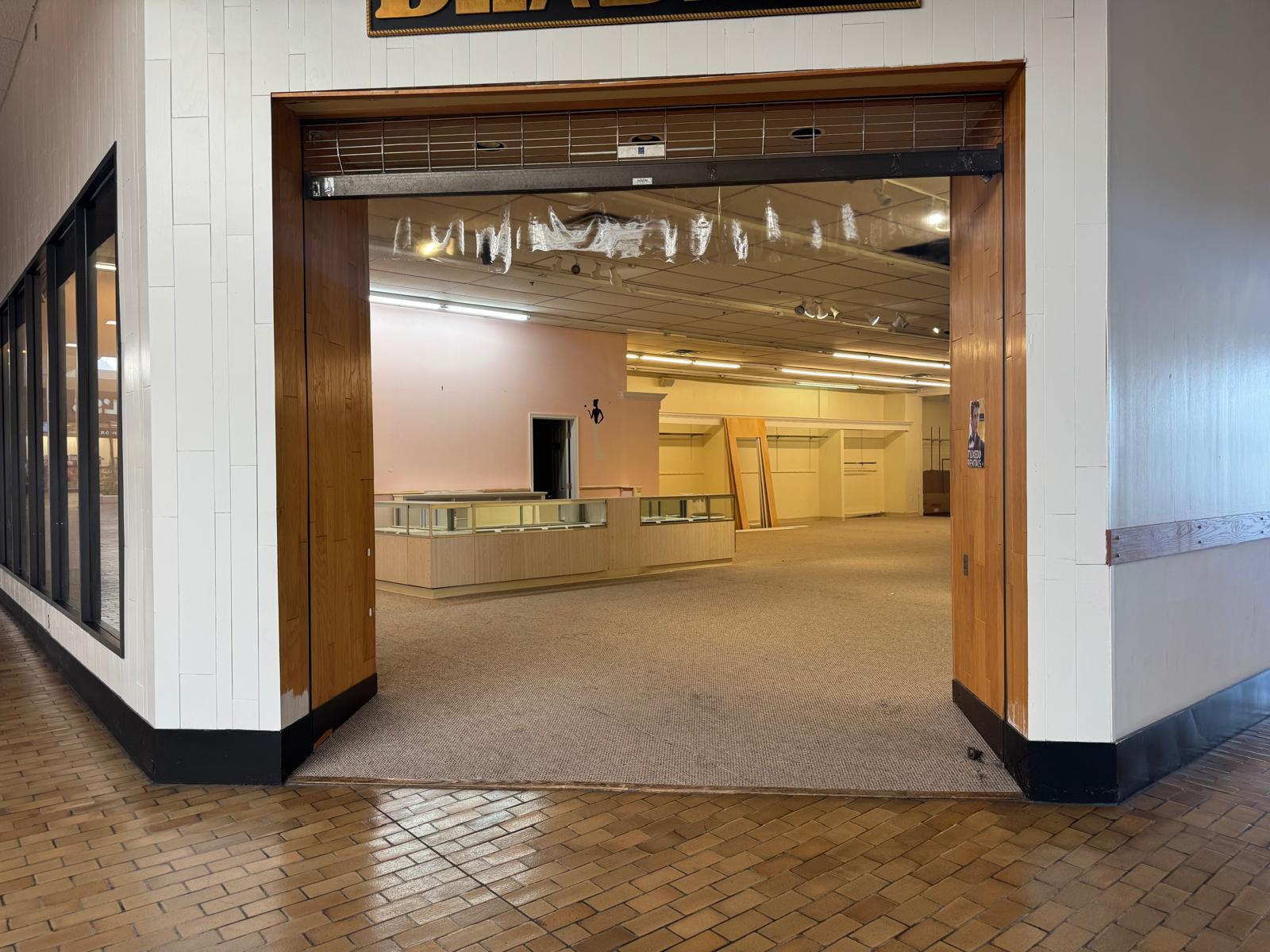 2001 MacArthur Blvd, Whitehall, PA for lease Interior Photo- Image 1 of 8
