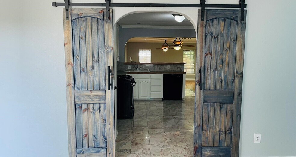 1925 Hickory Dr, Haltom City, TX à louer - Photo intérieure - Image 3 de 7