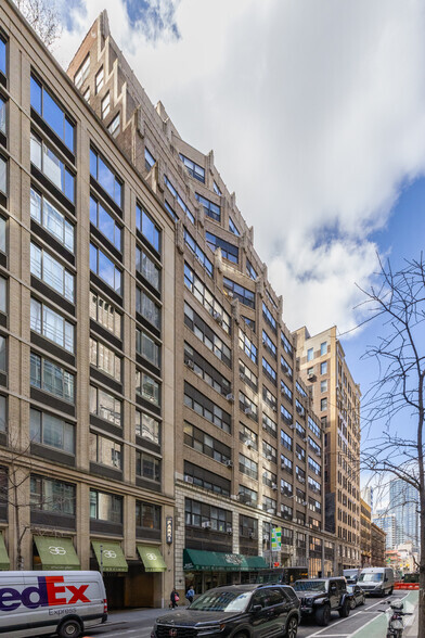 330 W 38th St, New York, NY for lease - Building Photo - Image 2 of 7