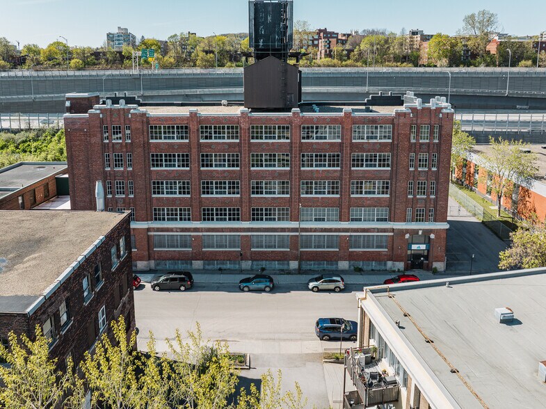 4005-4035 Rue de Richelieu, Montréal, QC for sale - Building Photo - Image 2 of 3