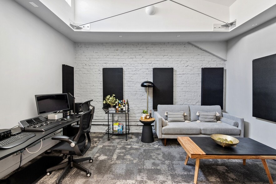 11007 Venice Blvd, Los Angeles, CA for sale - Primary Photo - Image 1 of 12