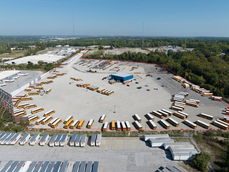 8753 E US 40 Hwy, Kansas City, MO à louer - Photo du bâtiment - Image 3 de 15