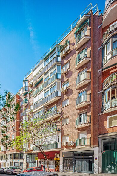 Immeuble residentiel dans Madrid, Madrid à vendre - Photo principale - Image 1 de 2