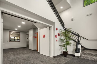 8015 SE 28th St, Mercer Island, WA for lease Interior Photo- Image 2 of 9