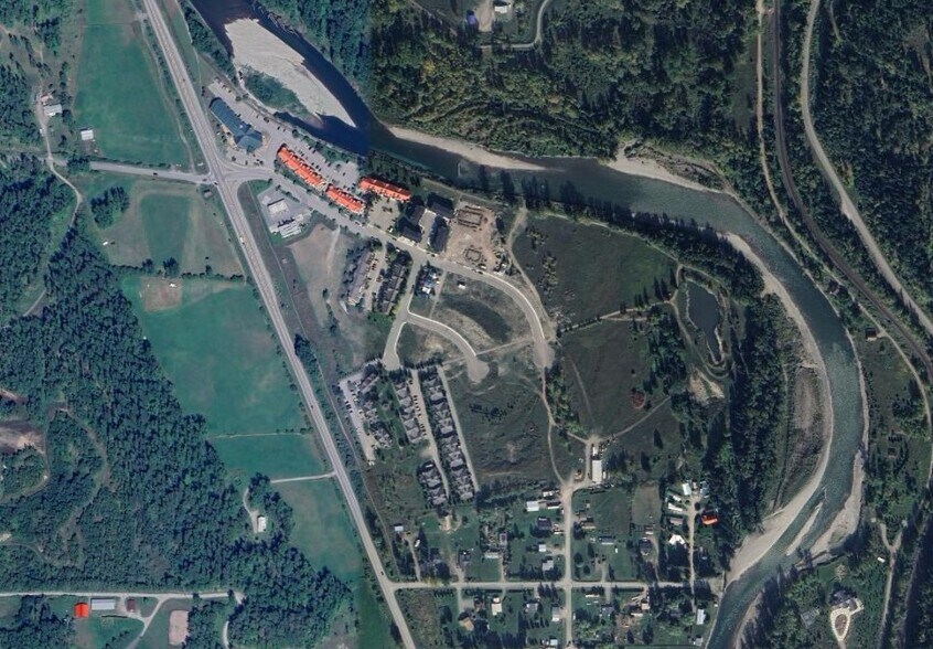 1300 Riverside Way, Fernie, BC à vendre - Photo du bâtiment - Image 2 de 9