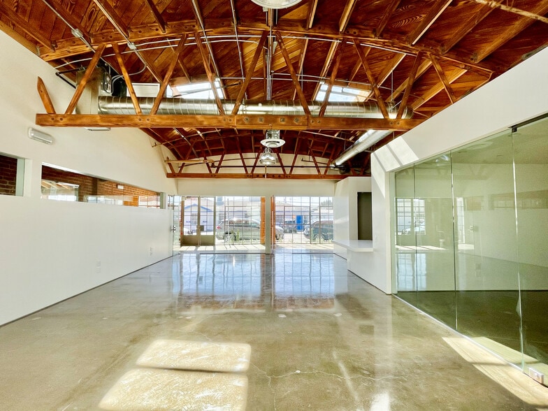 1745 Berkeley St, Santa Monica, CA for lease - Building Photo - Image 3 of 8