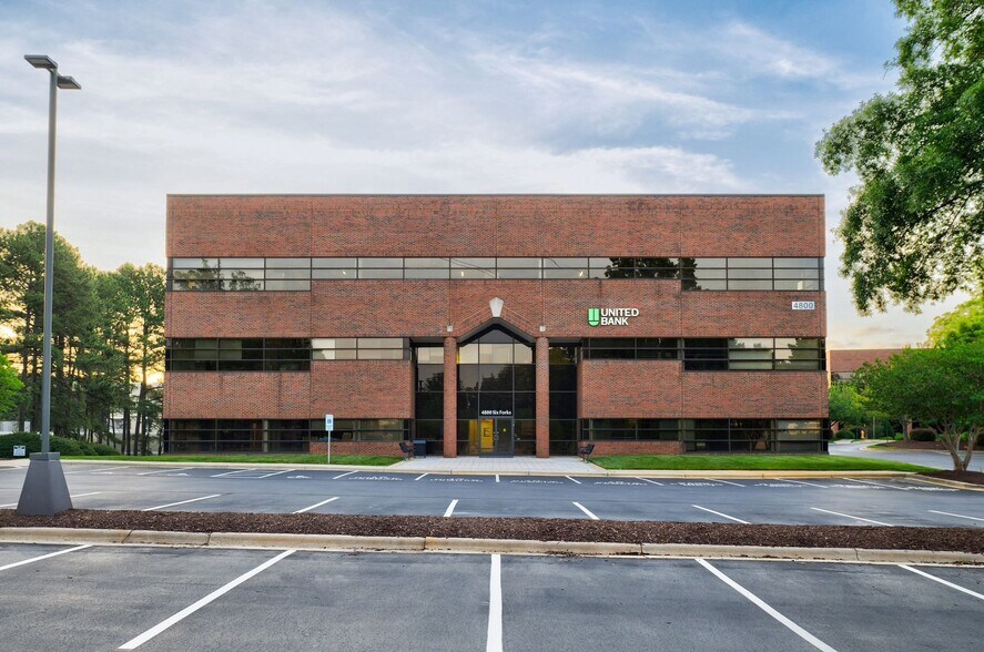 4800 Six Forks Rd, Raleigh, NC à louer - Photo du bâtiment - Image 2 de 3