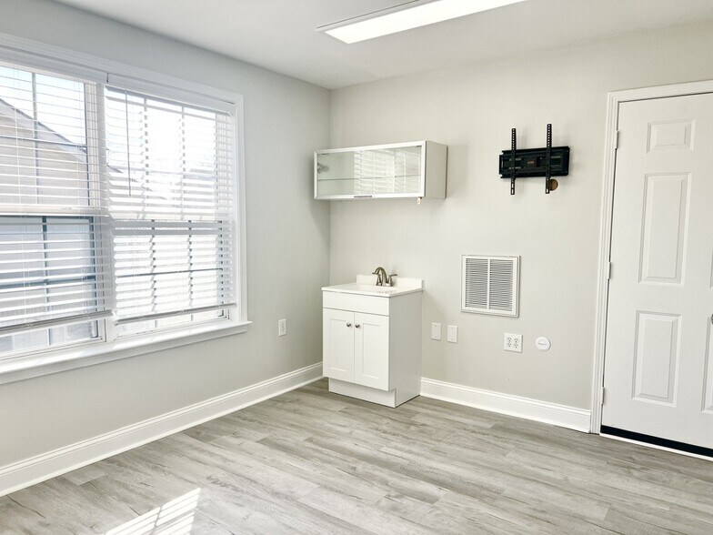 204-206 Adley Way, Greenville, SC à louer - Photo du bâtiment - Image 3 de 8