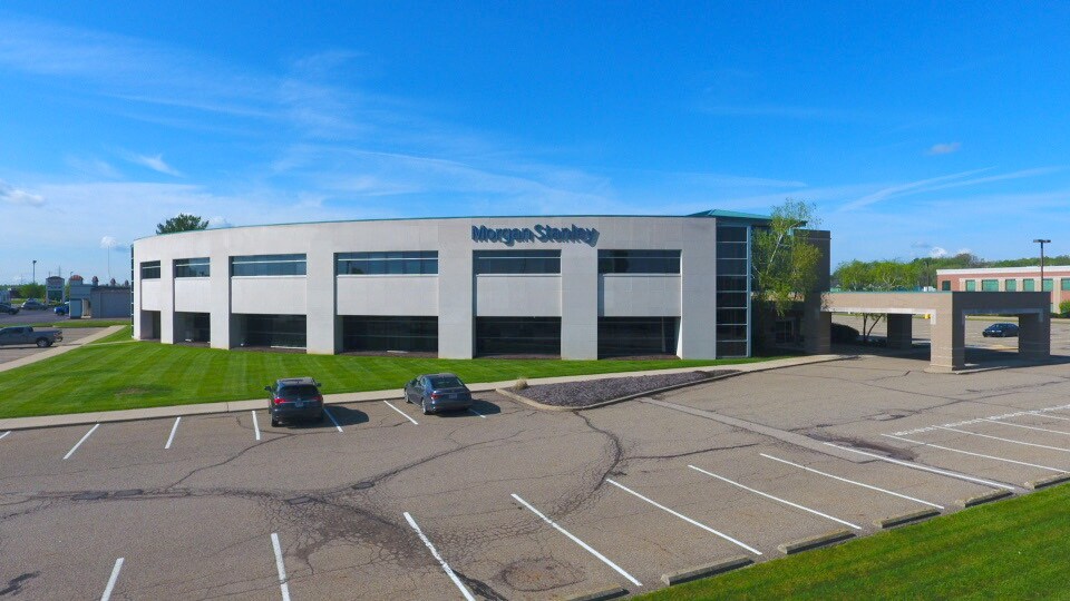 4455 Dressler Rd, Canton, OH à louer Photo du bâtiment- Image 1 de 4