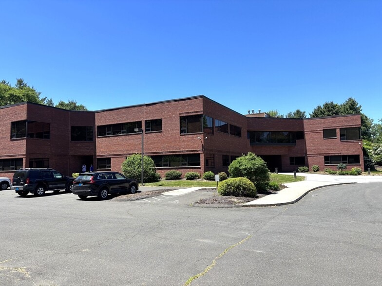 135 South Rd, Farmington, CT for sale - Building Photo - Image 3 of 4