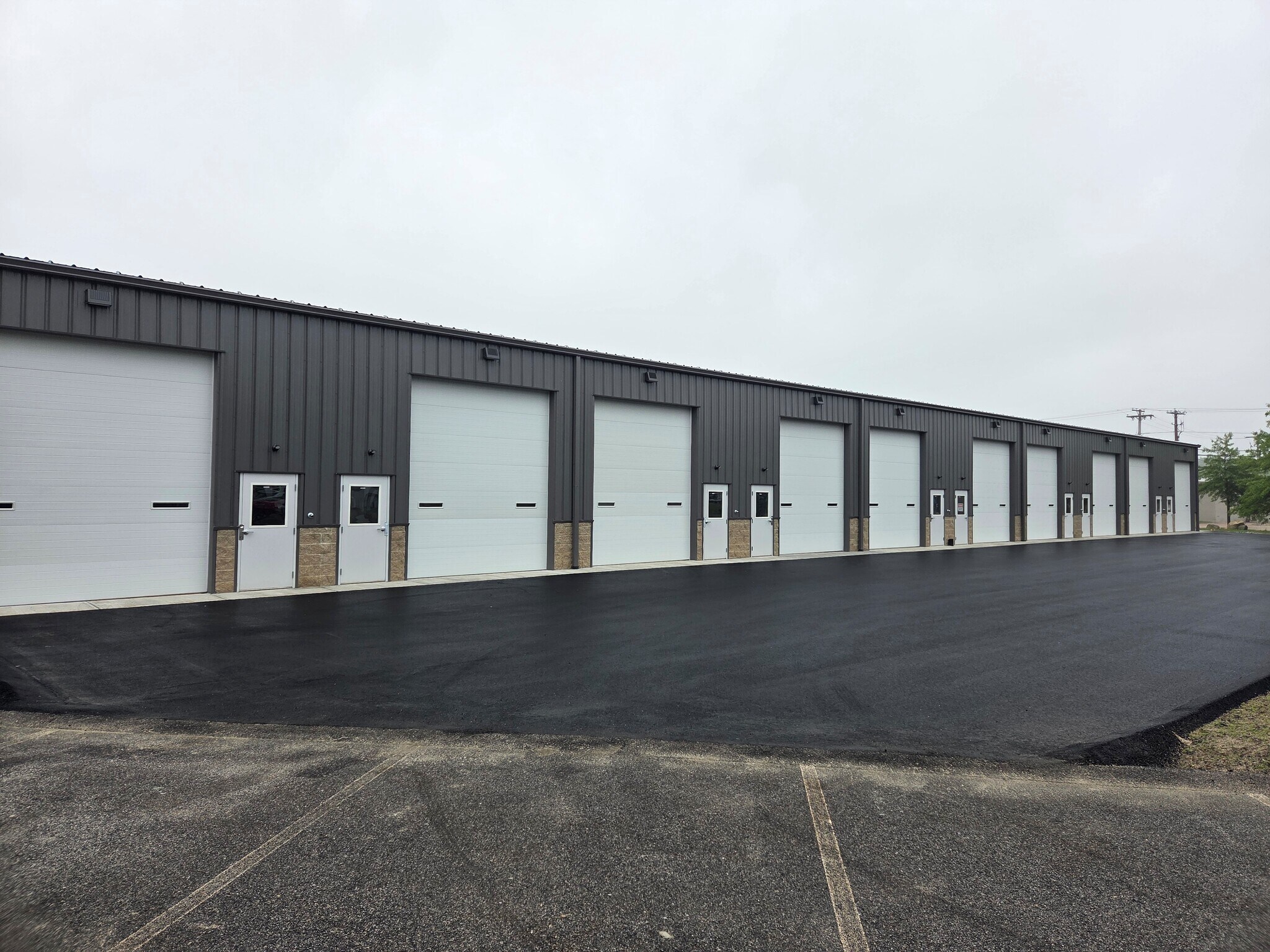 335 Compass Cir, North Kingstown, RI à vendre Photo du bâtiment- Image 1 de 7