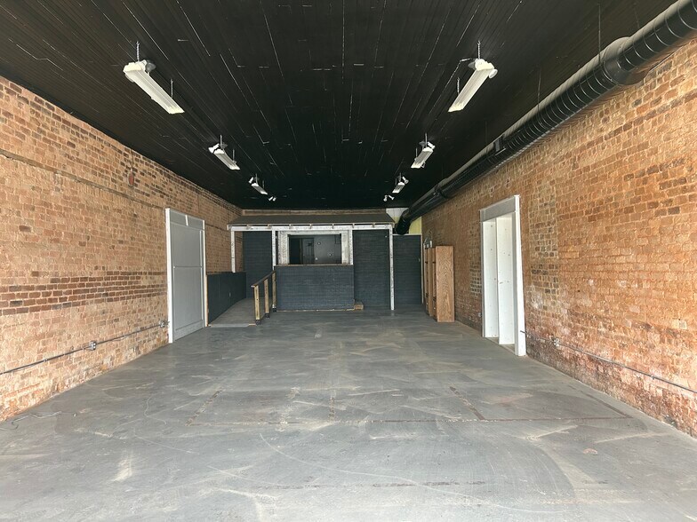 216 S Main St, Woodruff, SC à louer - Photo du bâtiment - Image 2 de 8