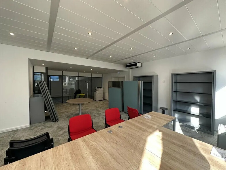 Office in Eckbolsheim for lease - Interior Photo - Image 3 of 6