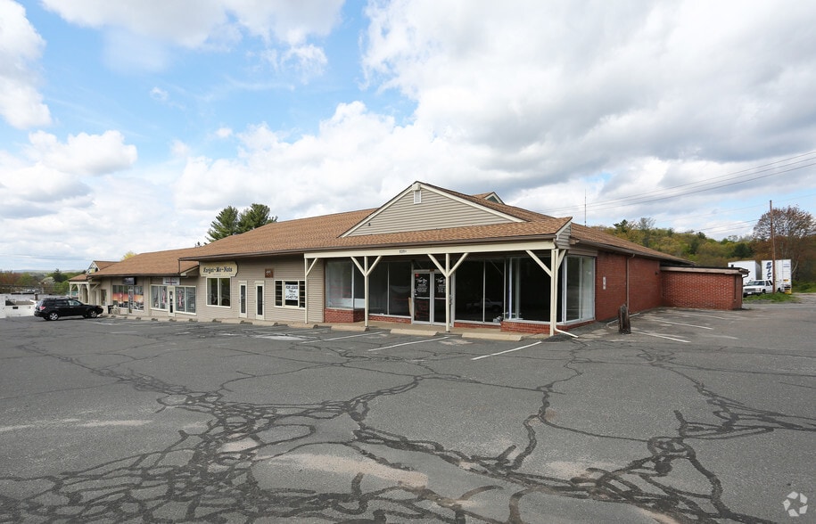 535 College Hwy, Southwick, MA for lease - Building Photo - Image 3 of 3