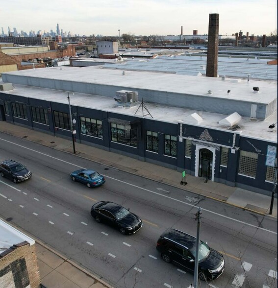 4249 W Diversey Ave, Chicago, IL for lease - Building Photo - Image 1 of 11