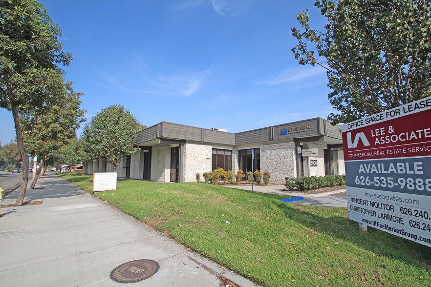 5900 S Eastern Ave, Commerce, CA à louer - Photo du bâtiment - Image 3 de 15