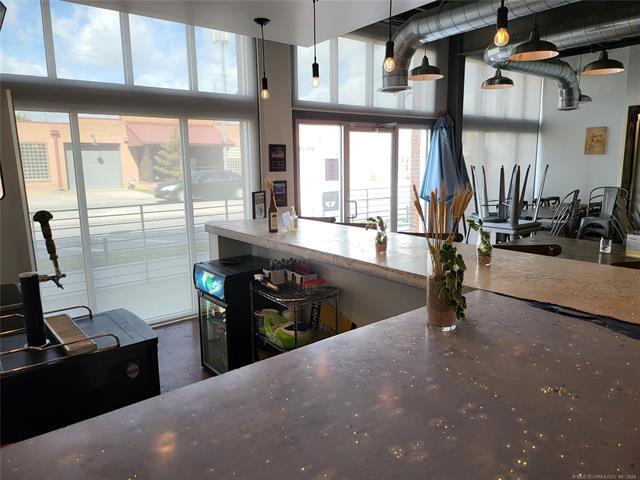 1147 S Lewis Ave, Tulsa, OK for lease - Interior Photo - Image 3 of 34