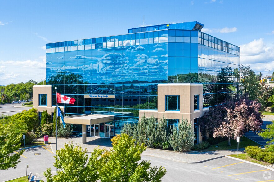 580 Terry Fox Dr, Ottawa, ON à louer - Photo du bâtiment - Image 2 de 2
