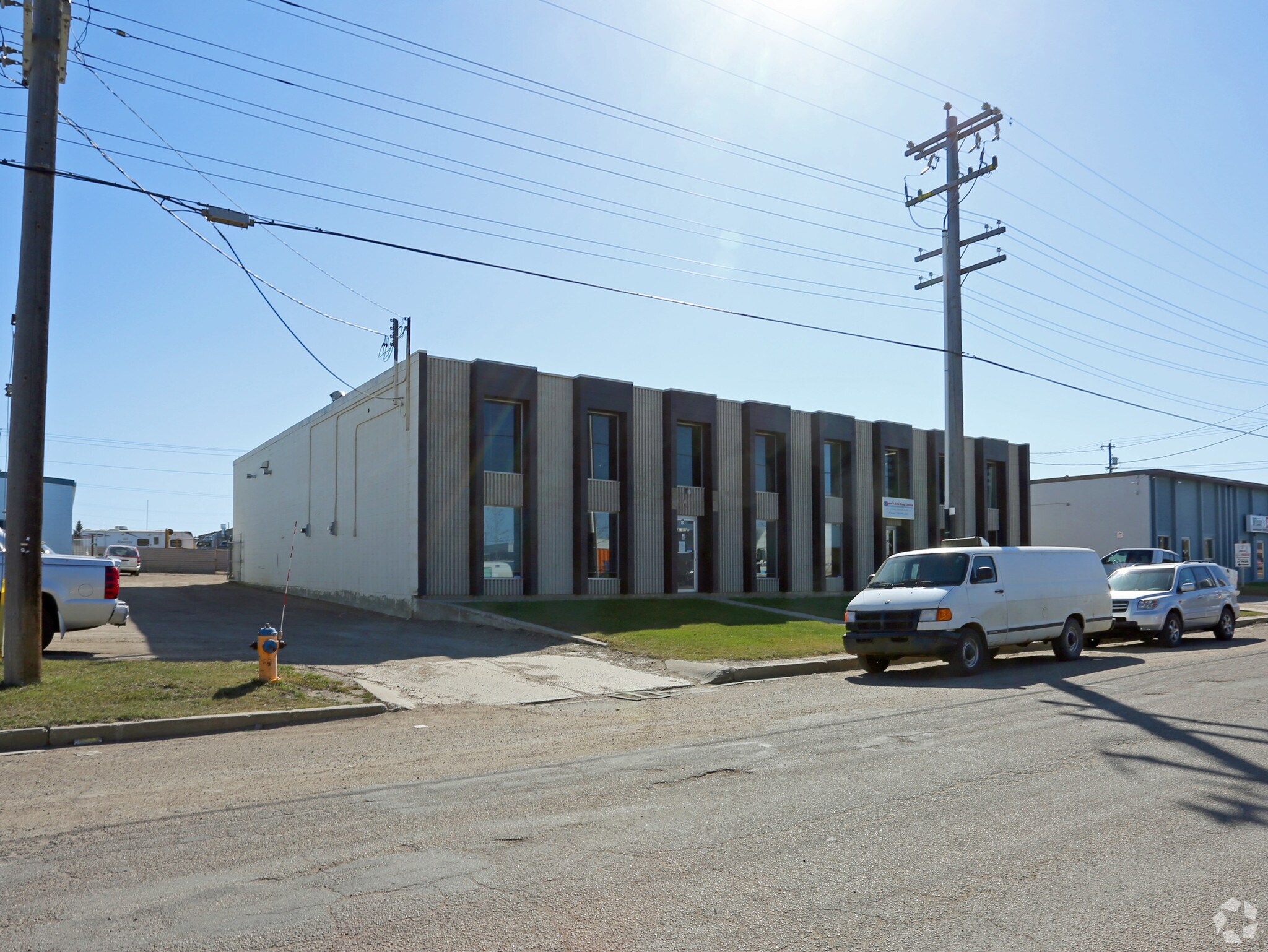5815-5817 92 St NW, Edmonton, AB for sale Primary Photo- Image 1 of 1