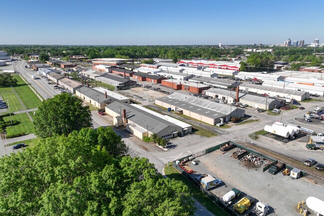 Plus de détails pour 461 N English St, Greensboro, NC - Local d'activités, Industriel à louer