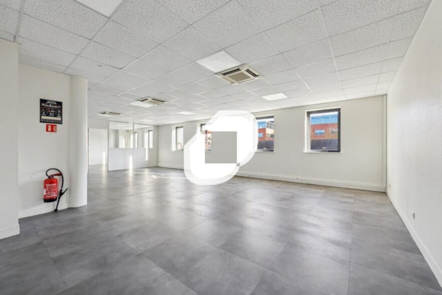 Office in Bussy-Saint-Georges for sale - Interior Photo - Image 1 of 4