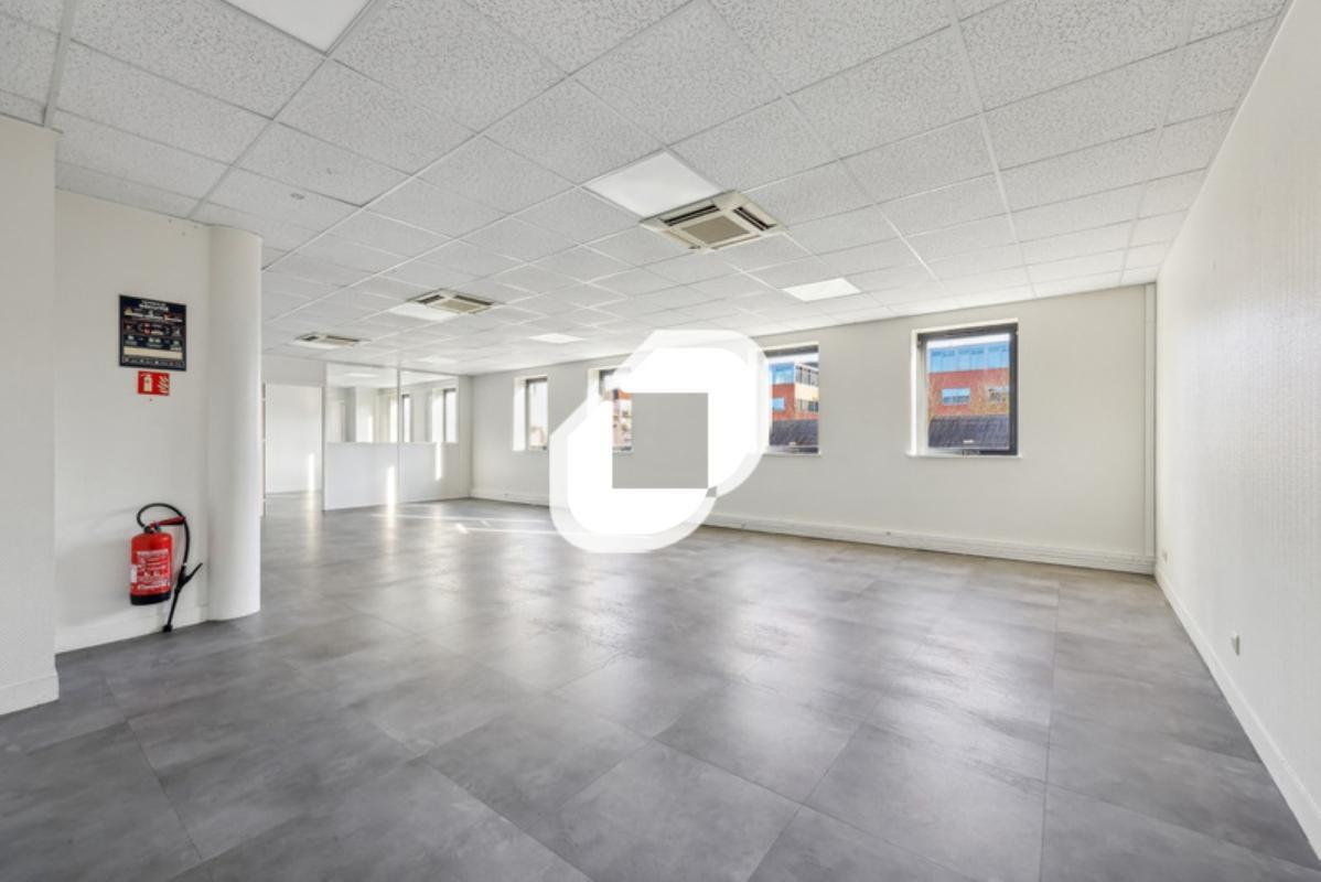 Office in Bussy-Saint-Georges for sale Interior Photo- Image 1 of 5