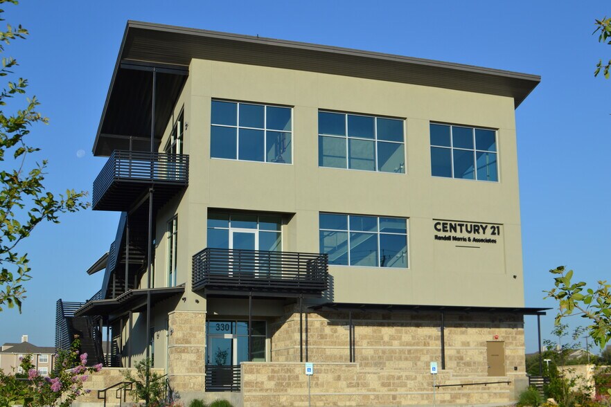 330 Wonder World Dr, San Marcos, TX à louer - Photo du bâtiment - Image 3 de 22